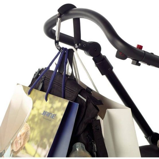 Jane Arnes De Paseo Con Mosqueton